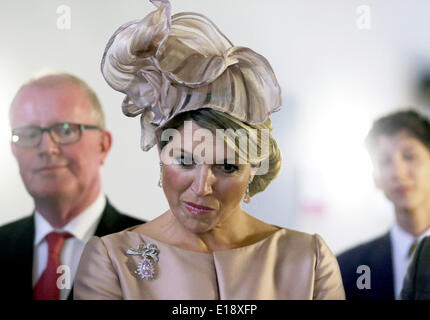 Essen, Germany. 27th May, 2014. Queen Maxima of the Netherlands looks at a new design presented at the Dutch-German MMID centre for creativity in Essen, Germany, 27 May 2014. The Dutch royal couple is on a two-day visit to Germany. Photo: Oliver Berg/dpa/Alamy Live News Stock Photo