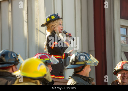 Dolly Parton inaugurates the new FireChaser Express roller coaster dressed as a fireman in Dollywood theme park in Pigeon Forge Stock Photo