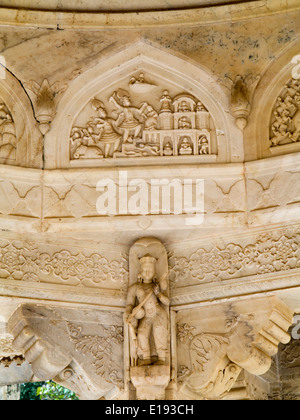 India, Rajasthan, Jaipur, Gaitore Ki Chhatriyan, Royal Cremation Ground, carved decoration inside marble cenotaph Stock Photo