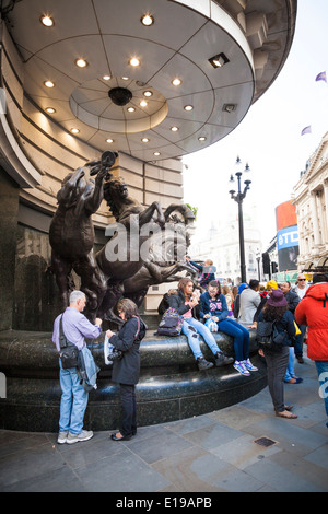 Tourists around The Four Bronze Horses of Helios sculpture on Piccadilly London Stock Photo