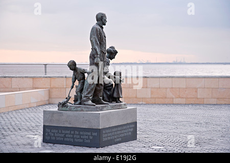 Pioneers statue on Humber at Kingston upon Hull Stock Photo