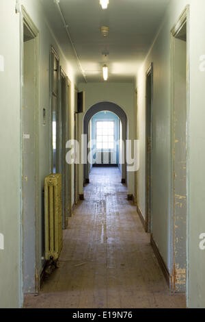 Officers Mess RAF Duxford, Duxford, United Kingdom. Architect: Unknown. Royal Air Force, 1933. Interior view of hallway. Stock Photo