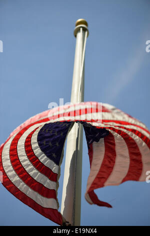 Merrick, New York, USA. 26th May, 2014. The American flag is lowered to half-mast during the Merrick Memorial Day Parade and Ceremony, hosted by American Legion Post 1282 of Merrick, honoring those who died in war while serving in the United States military. © Ann Parry/ZUMA Wire/ZUMAPRESS.com/Alamy Live News Stock Photo