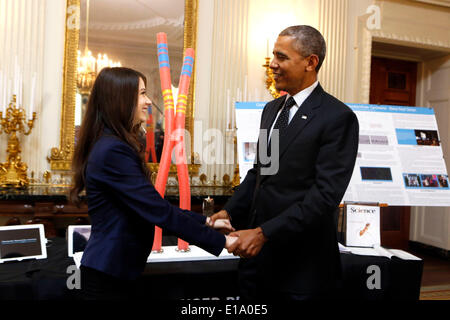 Washington DC, USA. 27th May, 2014. United States President Barack Obama looks at the Cancer Research project of Elena Simon, New York, New York, during the 2014 White House Science Fair at the White House, Washington DC, Tuesday May 27, 2014. The Fair celebrates the winners of STEM (science, technology, engineering and math) competitions across the country. Credit:  dpa picture alliance/Alamy Live News Stock Photo