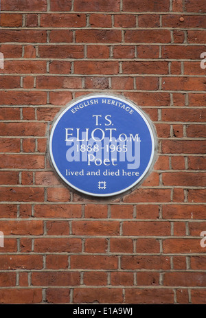 Blue plaque to T. S. Eliot, poet, 1888 - 1965. Kensington, London, UK. Stock Photo