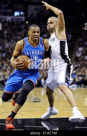May 21, 2014 - San Antonio, TEXAS, USA - Oklahoma City Thunder's Russell Westbrook drives around San Antonio Spurs' Tony Parker during first half action of Game 2 in the Western Conference Finals Wednesday May 21, 2014 at the AT&T Center. (Credit Image: © San Antonio Express-News/ZUMAPRESS.com) Stock Photo