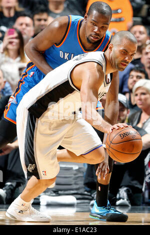 May 21, 2014 - San Antonio, TEXAS, USA - San Antonio Spurs' Tony Parker looks for room around Oklahoma City Thunder's Kevin Durant during first half action of Game 2 in the Western Conference Finals Wednesday May 21, 2014 at the AT&T Center. (Credit Image: © San Antonio Express-News/ZUMAPRESS.com) Stock Photo