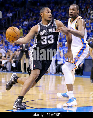 May 25, 2014 - Oklahoma City, OKLAHOMA, USA - San Antonio Spurs' Boris Diaw looks for room around Oklahoma City Thunder's Kevin Durant during first half action in Game 3 of the Western Conference Finals Sunday May 25, 2014 at Chesapeake Energy Arena in Oklahoma City, OK. (Credit Image: © San Antonio Express-News/ZUMAPRESS.com) Stock Photo