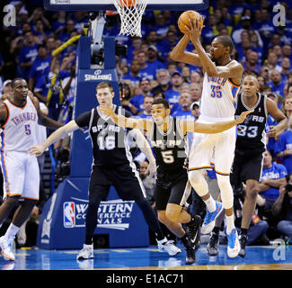 May 27, 2014 - Oklahoma City, OKLAHOMA, USA - San Antonio Spurs' Cory Joseph defends Oklahoma City Thunder's Kevin Durant during second half action in Game 4 of the Western Conference Finals Tuesday May 27, 2014 at Chesapeake Energy Arena in Oklahoma City, OK. (Credit Image: © San Antonio Express-News/ZUMAPRESS.com) Stock Photo