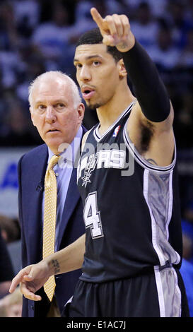 May 27, 2014 - Oklahoma City, OKLAHOMA, USA - San Antonio Spurs head coach Gregg Popovich talks with Danny Green during first half action in Game 4 of the Western Conference Finals Tuesday May 27, 2014 at Chesapeake Energy Arena in Oklahoma City, OK. (Credit Image: © San Antonio Express-News/ZUMAPRESS.com) Stock Photo