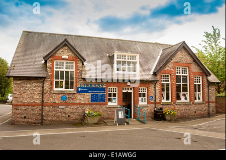 The old Thirsk Library building - formerly Thirsk Infant School, Blue Plaque. Stock Photo