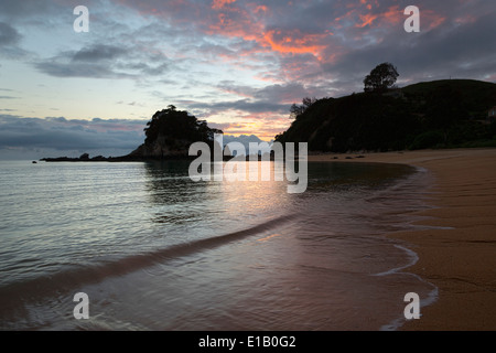 Little Kaiteriteri beach at sunrise, Little Kaiteriteri, Nelson region, South Island, New Zealand, South Pacific Stock Photo