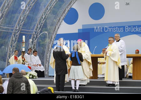 REGENSBURG, GERMANY- MAY 29: Thousands of faithful celebrated the open air Ascension Day mass on day two of the 99th German Katholikentag. The chief celebrant was Rudolf Voderholzer, the bishop of Regensburg. (Photo by Michael Debets / Pacific Press) Stock Photo