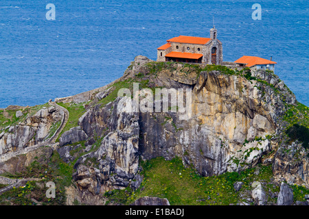 Coastline and hermitage in San Juan de Gaztelugatxe. Bermeo, Biscay, Basque Country, Spain, Europe. Stock Photo