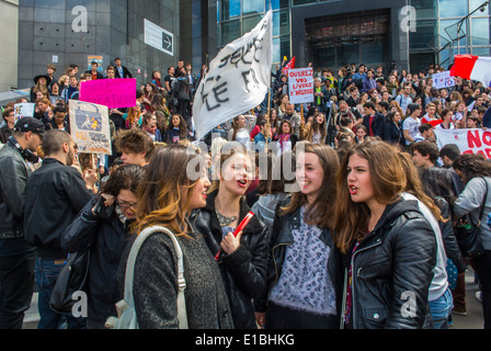 Paris, France, Anti-Rassembement National, Crowd Scene Demonstration French Teens Protest Students YOUTH DEMO, solidarity youth movement, young people Stock Photo