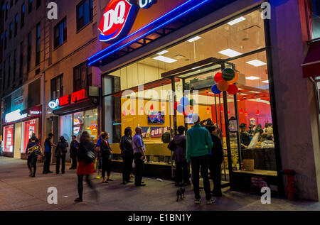 New York, NY 29 May 2014 Dairy Queen opens it's first store in New York City on West 14th street in Manhattan Credit:  Stacy Walsh Rosenstock/Alamy Live News Stock Photo