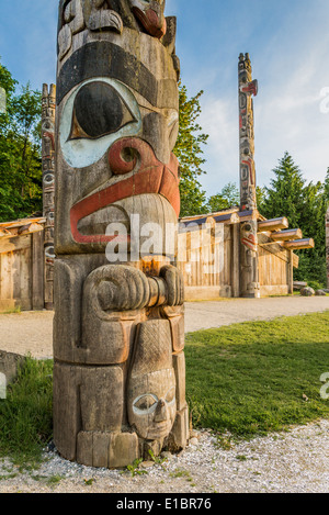 Long house and totem pole Museum of Anthropology, Vancouver, British Columbia, Canada Stock Photo