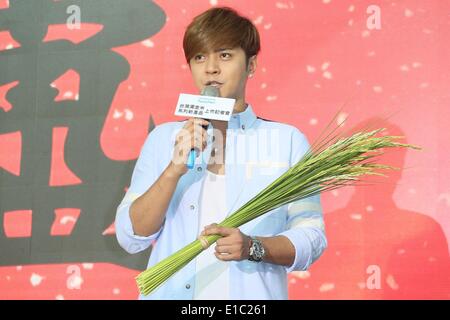 Taipei, China. 28th May, 2014. Taiwanese singer and actor Show Lo poses for photograph during a promotional event for Taiwan-style box lunches in Taipei, China on Wednesday May 28, 2014. Credit:  TopPhoto/Alamy Live News Stock Photo