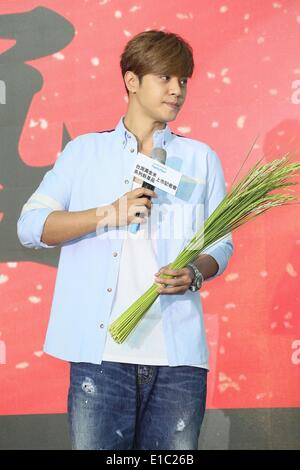 Taipei, China. 28th May, 2014. Taiwanese singer and actor Show Lo poses for photograph during a promotional event for Taiwan-style box lunches in Taipei, China on Wednesday May 28, 2014. Credit:  TopPhoto/Alamy Live News Stock Photo