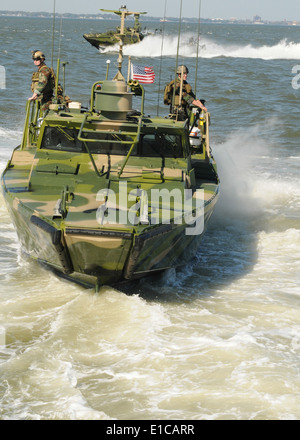 U.S. Sailors assigned to Riverine Group 1 conduct maneuvers aboard an experimental riverine command boat (RCB-X) at Naval Stati Stock Photo