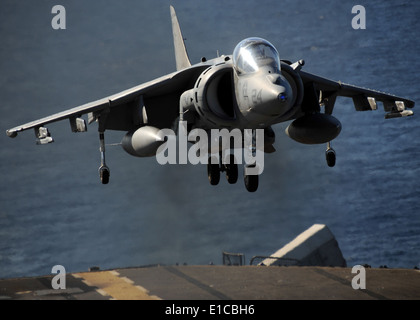 An AV-8B Harrier jet aircraft assigned to Marine Attack Squadron 211, embarked on board the forward-deployed amphibious assault Stock Photo