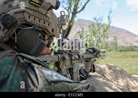 A US Army Special Forces commando, attached to Combined Joint Special Operations Task Force-Afghanistan, during a counter-insurgency operation May 27, 2014 in the Nejrab district, Kapisa province, Afghanistan. Stock Photo