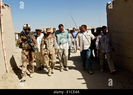 U.S. Marine Corps Lt. Col. William T. McCollough, center left, commander of 1st Battalion, 5th Marine Regiment, and U.S. Ambass Stock Photo