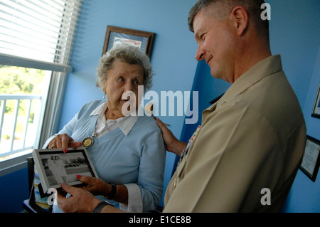 Ima Black, left, the widow of U.S. Navy Master Chief Gunner's Mate Del Black, the Navy?s first Master Chief Petty Officer of th Stock Photo