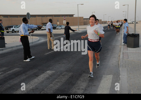 U.S. service members participate in a 5K run as part of the Great Desert Smokeout Nov. 29, 2009, at an undisclosed location in Stock Photo