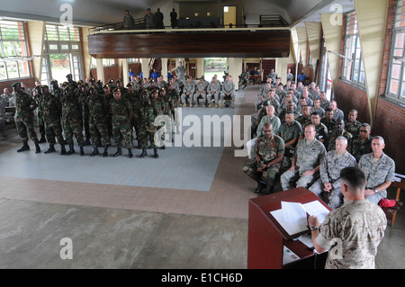 Chief Warrant Officer Anthony Wilson, instructor, Marine Wing Support Group 47, New Orleans, addresses Surinamese soldiers of t Stock Photo