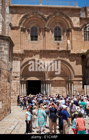 Pilgrims in front of the Church of the Holy Sepulchre, Jerusalem, Israel Stock Photo