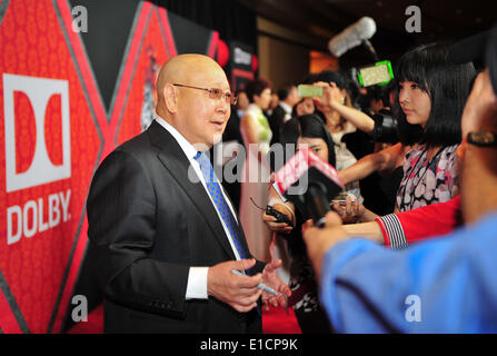 Los Angeles, USA. 30th May, 2014. Beijing opera artist Shang Changrong (L) speaks to media before the premiere of 'Farewell My Concubine: The Beijing Opera,' at Dolby Theater in Hollywood, the United States, May 30, 2014. The first Chinese film using native 3D technology to capture the art of Beijing opera, 'Farewell My Concubine: The Beijing Opera,' debuted in the Dolby Theater in Hollywood here Friday. © Zhang Chaoqun/Xinhua/Alamy Live News Stock Photo