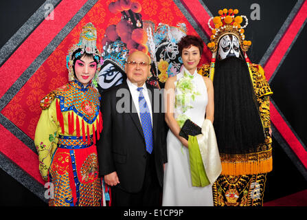 Los Angeles, USA. 30th May, 2014. Beijing opera artist Shang Changrong (2nd L) and actress Shi Yihong (2nd R) pose for photos before the premiere of 'Farewell My Concubine: The Beijing Opera,' at Dolby Theater in Hollywood, the United States, May 30, 2014. The first Chinese film using native 3D technology to capture the art of Beijing opera, 'Farewell My Concubine: The Beijing Opera,' debuted in the Dolby Theater in Hollywood here Friday. © Zhang Chaoqun/Xinhua/Alamy Live News Stock Photo