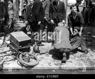 1940s WORLD WAR II INJURED DEAD SOLDIER LYING FACE DOWN ON OCEAN Stock ...