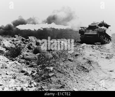 Marine tanks and infantry assault Japanese positions in a Peleliu ...