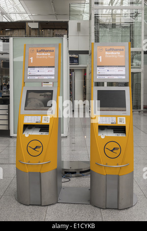 Airport MUC II, Terminal 2, Quick Check-in, München, Bayern, Deutschland, Europa Stock Photo