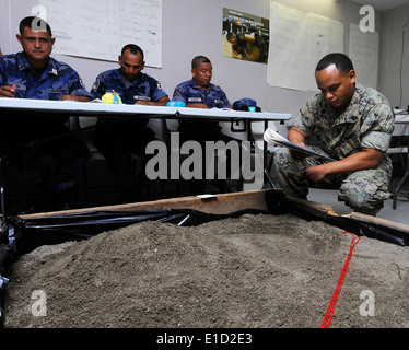 U.S. Marine Corps Sgt. Juan Martinez, right, prepares a 3D terrain model for Nicaraguan service members during a subject matter Stock Photo