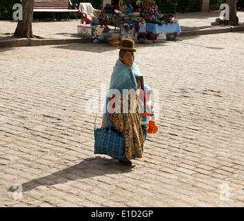 Cholita woman and child crossing a square in Copacabana, Bolivia Stock Photo