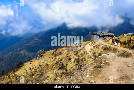 Small Nepali village on trekking path to Sandkphu Stock Photo