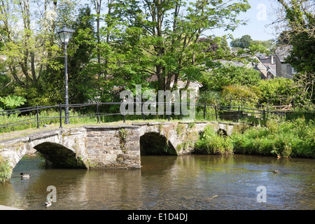 Launceston a small town in East Cornwall, the home of the Poet Charles Causley.  Priors Bridge and the River Kensey Stock Photo