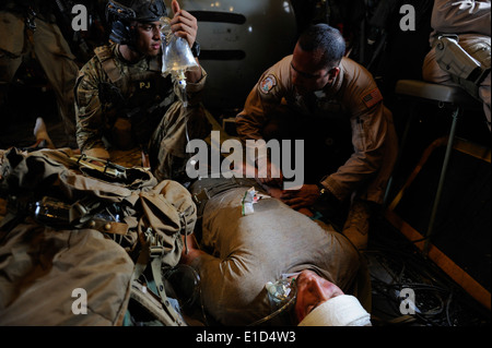 U.S. Airmen from the 82nd Expeditionary Rescue Squadron (ERQS) tend to a simulated patient during a joint, full-mission profile Stock Photo