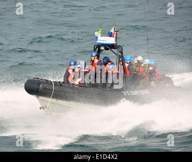 100730-N-3349L-026 GULF OF GUINEA (July 30, 2010) - Members of a visit, board, search and seizure team from U.S. Coast Guard C Stock Photo