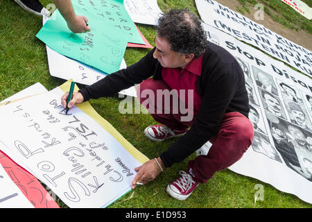 Campaigner for Kurdish human rights prepares placard before the International Committee Against Disappearances (ICAD) march. London, UK. 31st May, 2014 Stock Photo