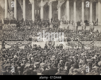 Crowds at the inauguration of President Theodore Roosevelt at the U.S. Capitol, March 1905 Stock Photo