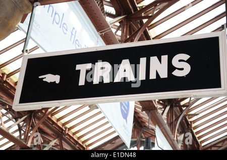 To trains sign in the Foyer of Moor Street Railway Station, Birmingham, England, UK, Western Europe. Stock Photo