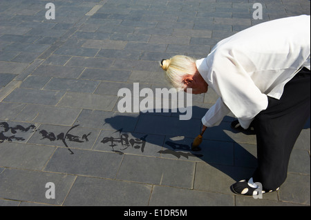 China, Beijing, Calligraphy exercice at Beihai park Stock Photo