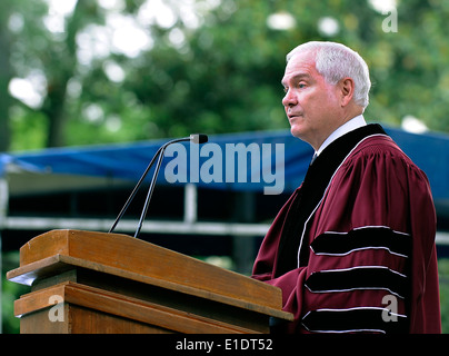 Secretary of Defense Robert M. Gates delivers his speech to graduates and family members during Morehouse College?s 126th comme Stock Photo