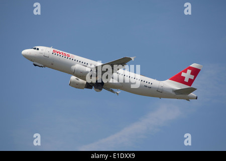 Swiss International Air Lines Airbus A320 taking off Stock Photo