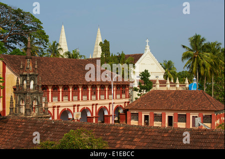 India, Kerala State, Fort Cochin or Kochi, Santa Cruz Basilica and colonial style college Stock Photo