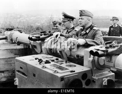 The picture from National Socialist reporting shows Lieutenant General Rudolf Schmundt (C) and General Staff officer Oldwig von Natzmer (R, with Knight's Cross of the Iron Cross) standing at the rangefinder of an anti-aricraft battery at the Eastern Front in June 1944. Fotoarchiv für Zeitgeschichtee -NO WIRE SERVICE- Stock Photo